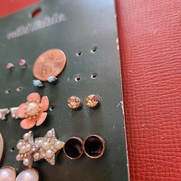 Over 20 NEW Pairs of Nickle Free / Hypoallergenic Earrings Nature, Flowers, Moon - Picture 8 of 14